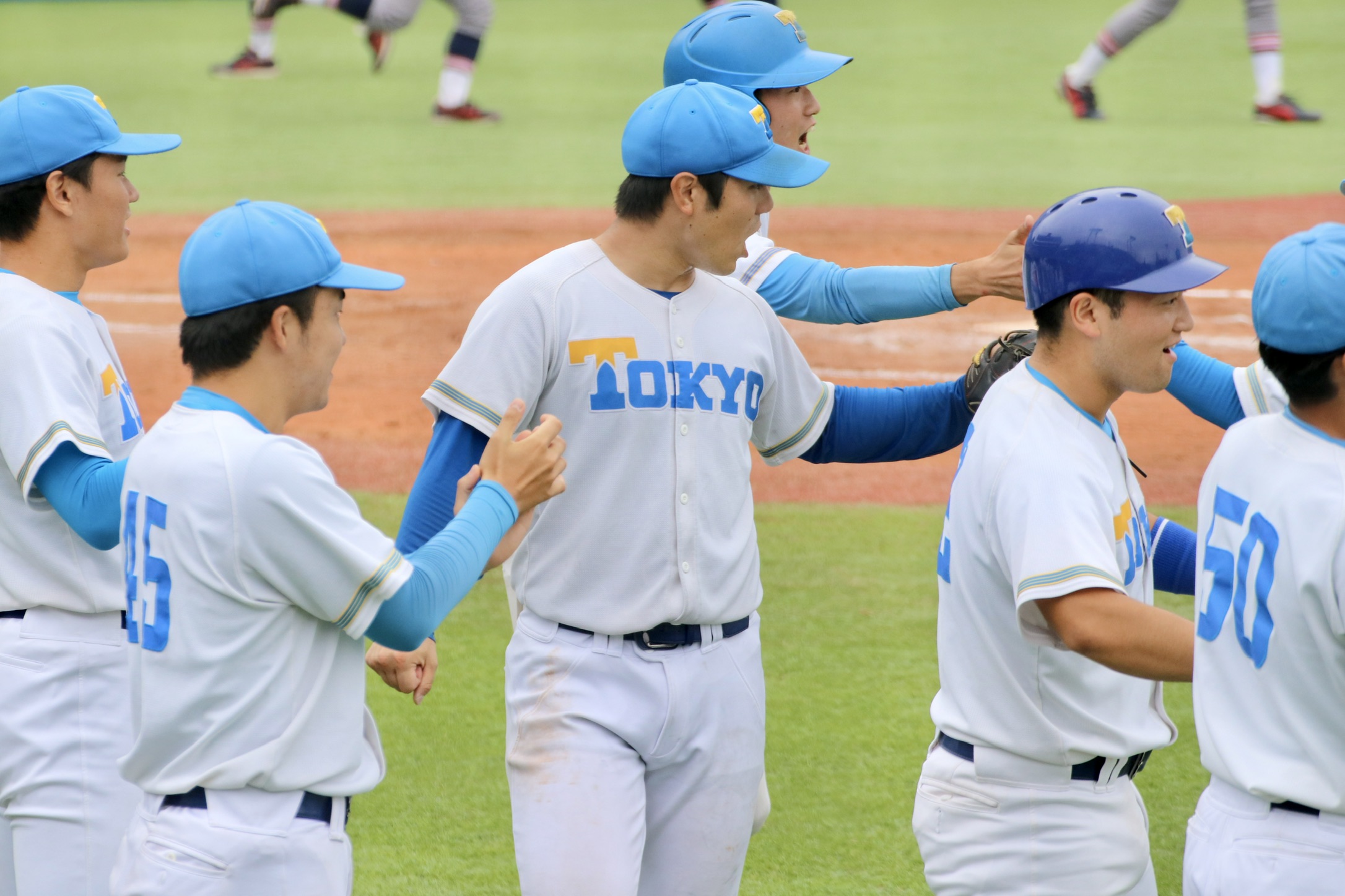 七回、ピンチを最少失点に抑え雄叫びをあげる鈴木太陽（撮影・清水央太郎）