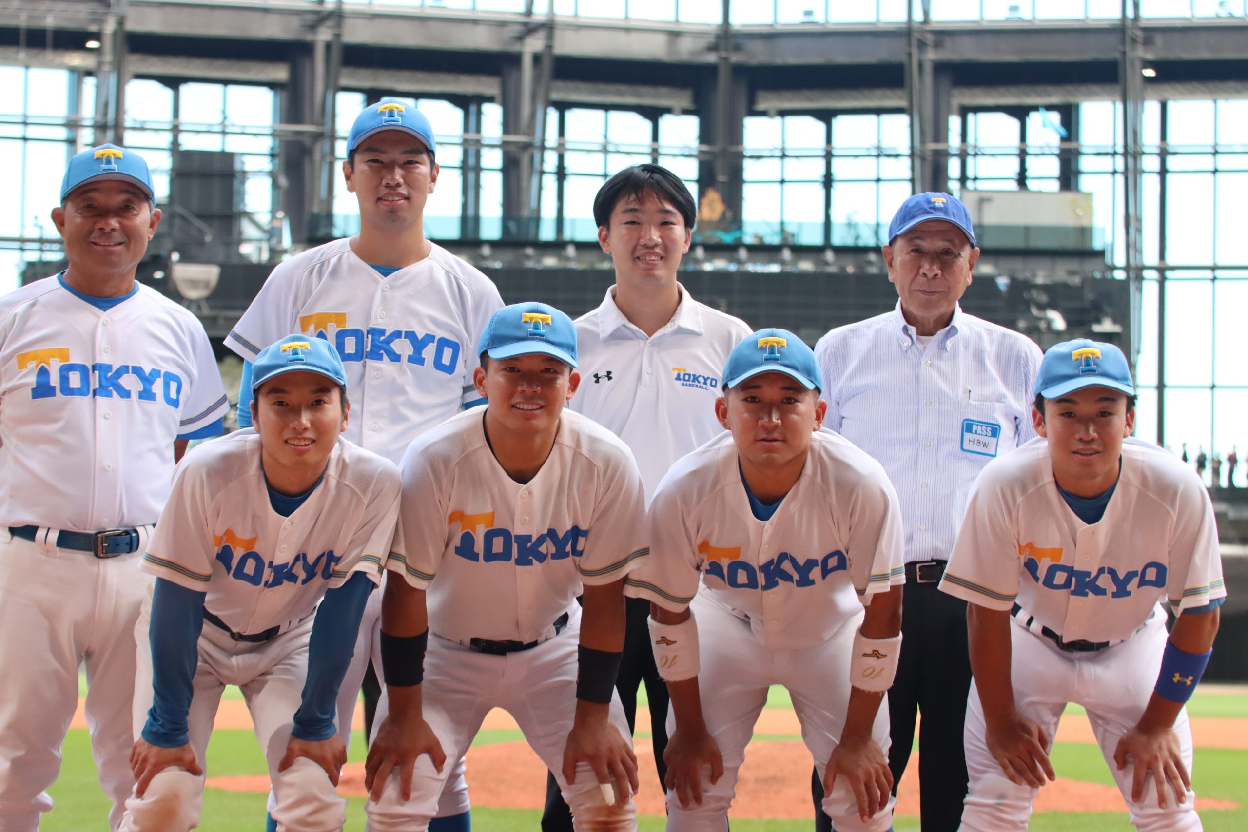 出場選手らの集合写真（撮影・清水央太郎）