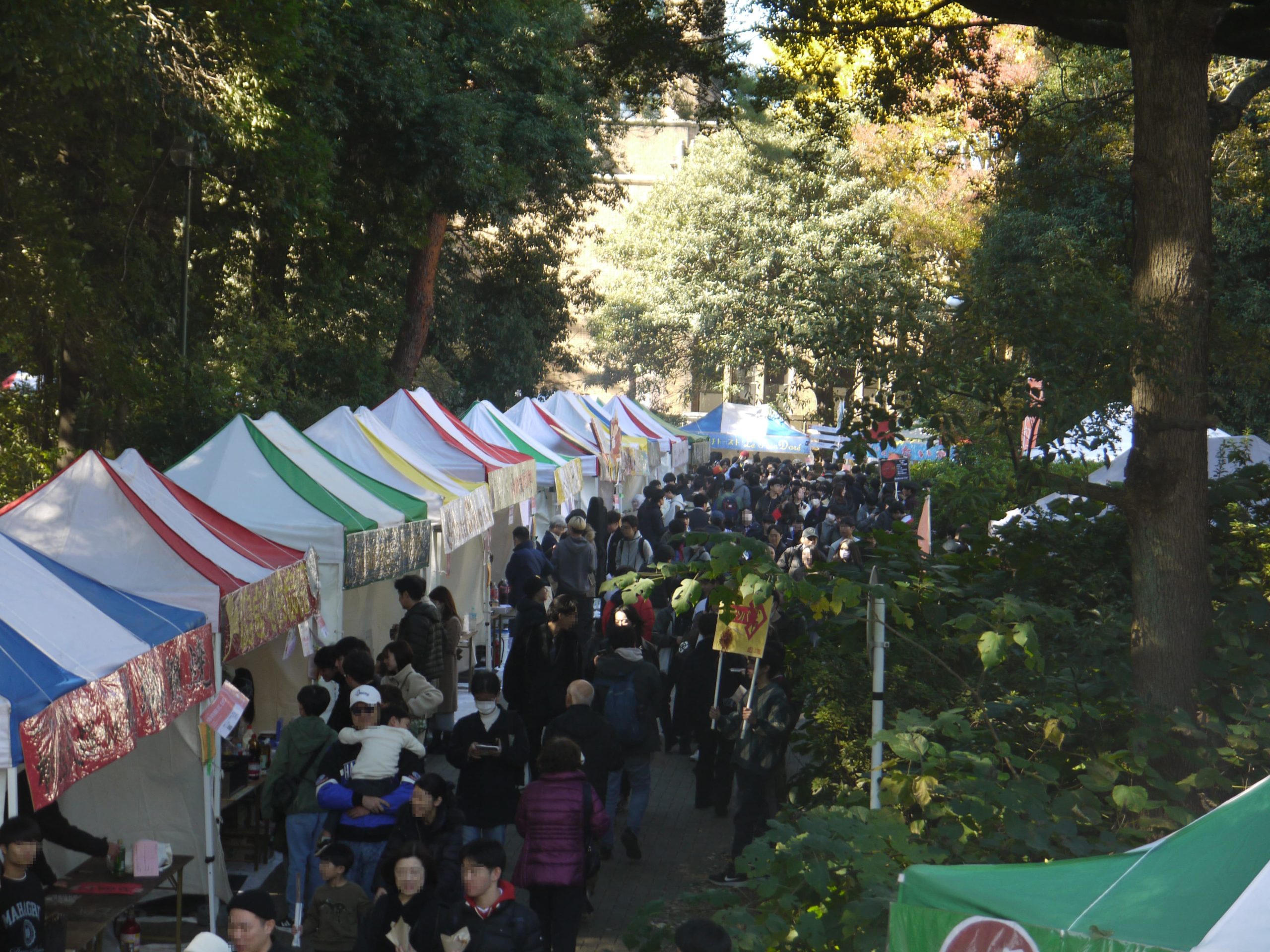 駒場祭のにぎわい